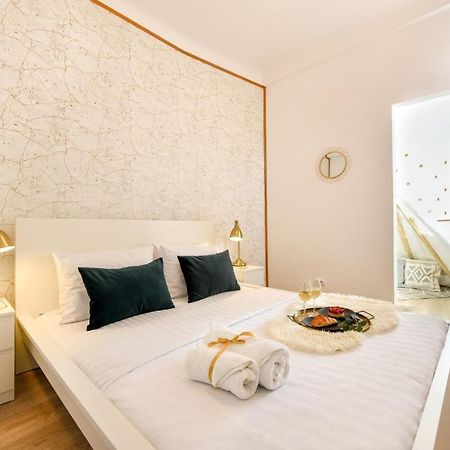 Cozy 1Br Escape - Apartment With Charming Balcony Near Universitate Bucarest Extérieur photo