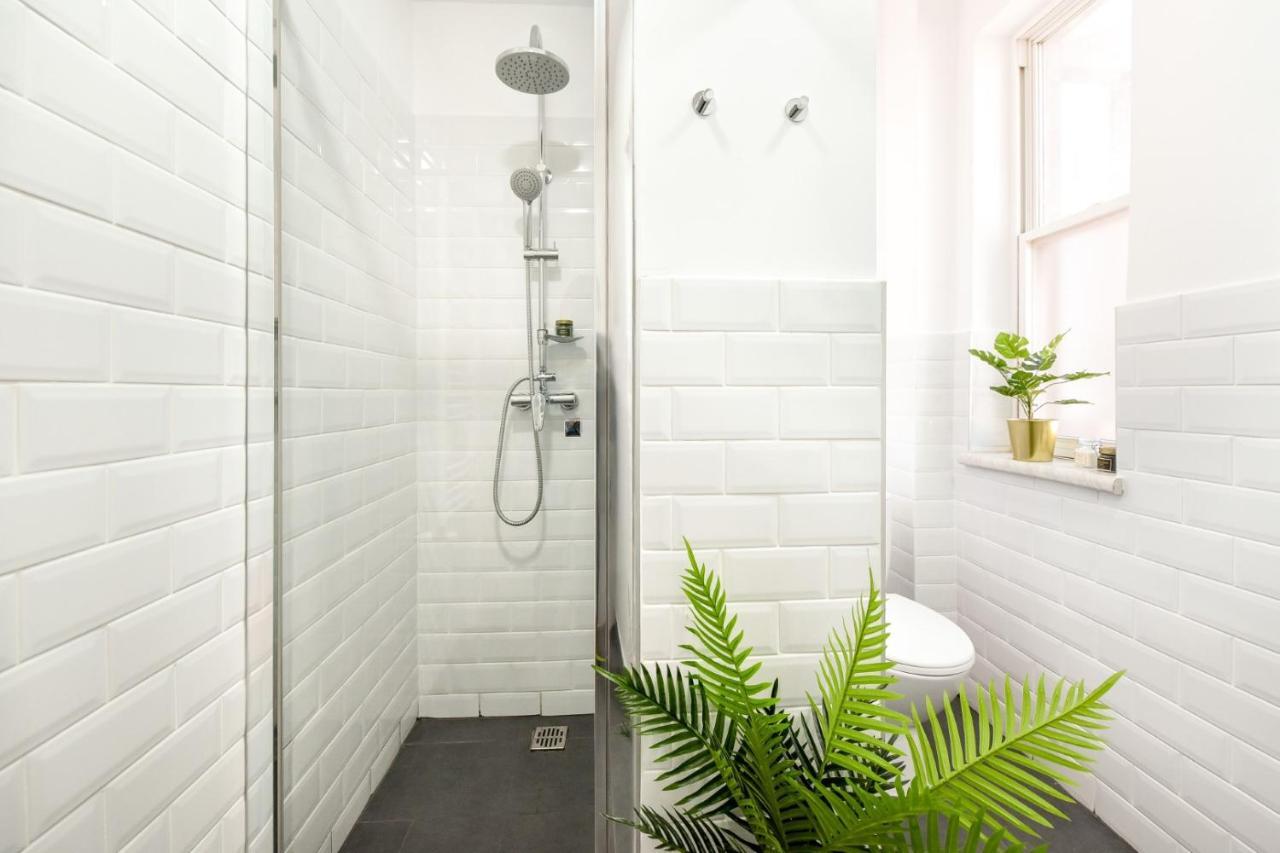 Cozy 1Br Escape - Apartment With Charming Balcony Near Universitate Bucarest Extérieur photo