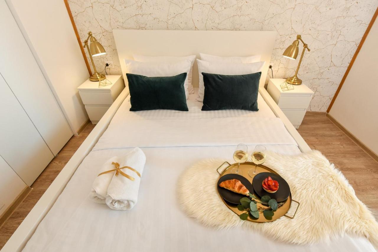 Cozy 1Br Escape - Apartment With Charming Balcony Near Universitate Bucarest Extérieur photo