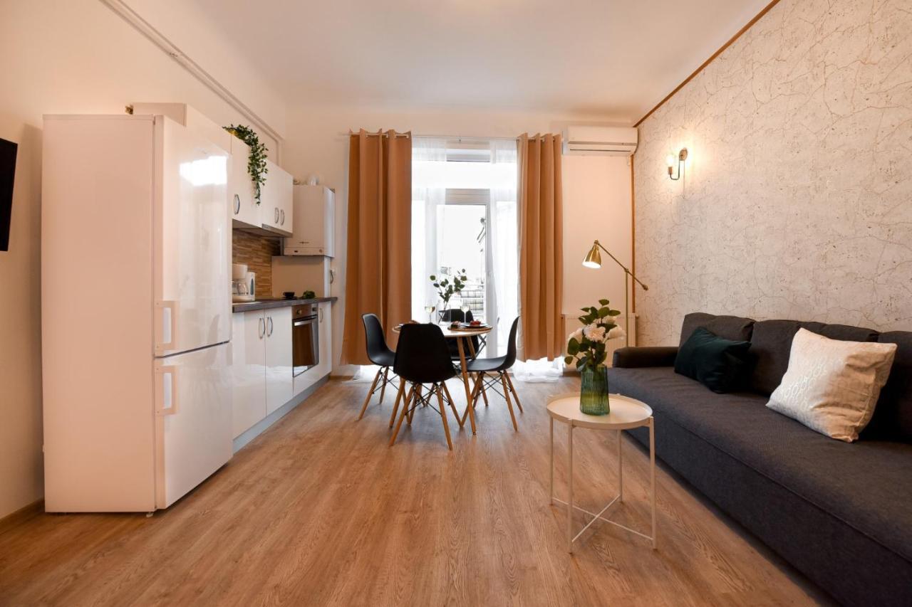 Cozy 1Br Escape - Apartment With Charming Balcony Near Universitate Bucarest Extérieur photo
