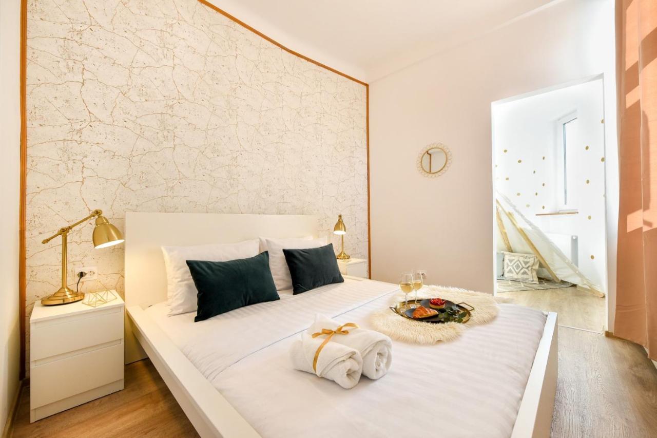 Cozy 1Br Escape - Apartment With Charming Balcony Near Universitate Bucarest Extérieur photo