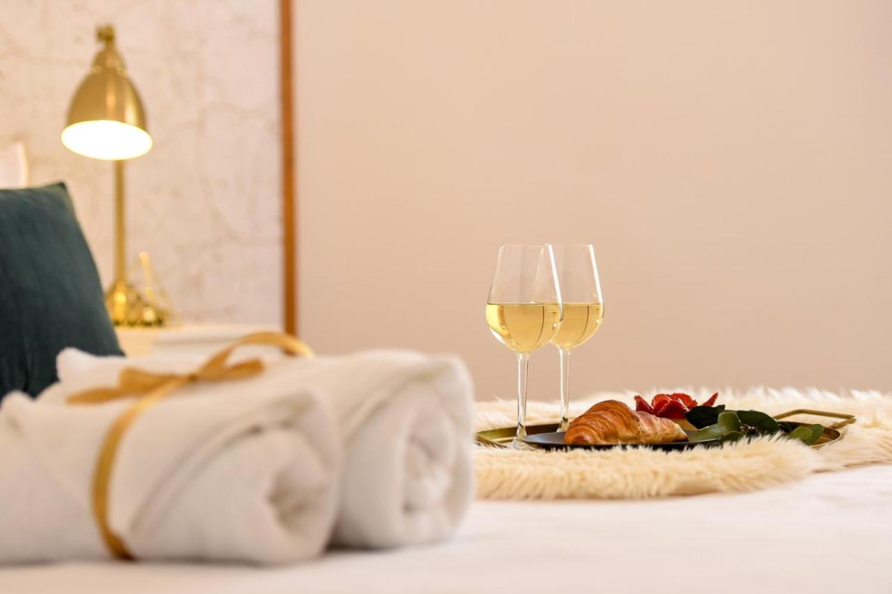 Cozy 1Br Escape - Apartment With Charming Balcony Near Universitate Bucarest Extérieur photo